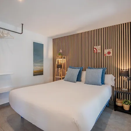 Апартаменты Flateli Montjuic *