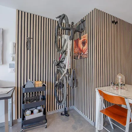 Flateli Montjuic * Girona